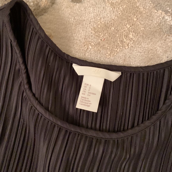 H&M size small black pleated dress - Picture 2 of 3